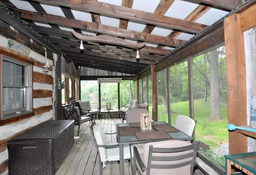 Pondview Cabin   Log Cabin Retreat