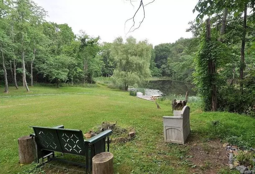 Pondview Cabin   Log Cabin Retreat