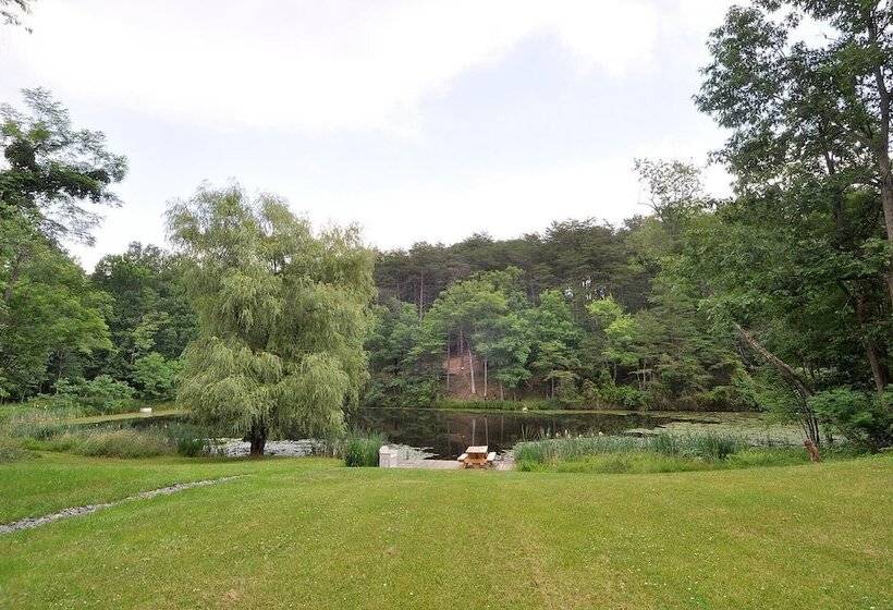 Pondview Cabin Log Cabin Retreat