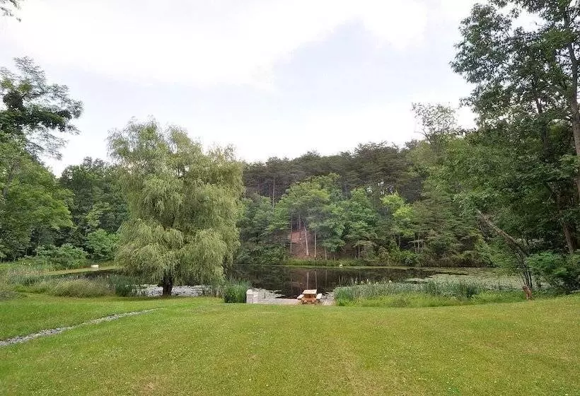 Pondview Cabin   Log Cabin Retreat