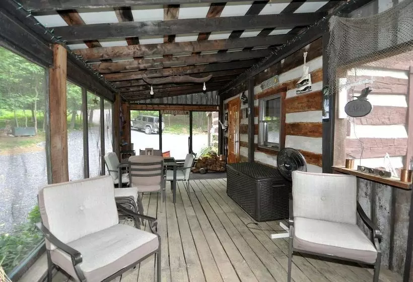 Pondview Cabin   Log Cabin Retreat