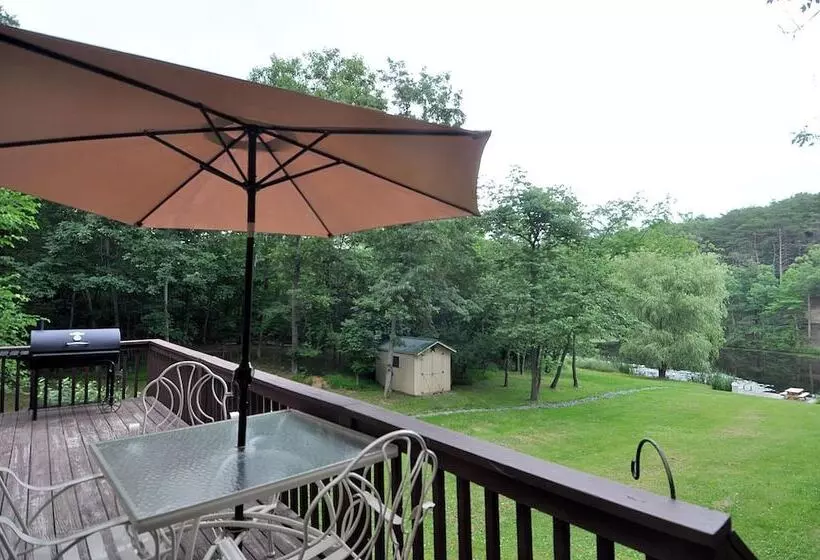 Pondview Cabin   Log Cabin Retreat