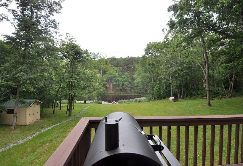 Pondview Cabin Log Cabin Retreat