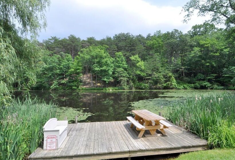 Pondview Cabin Log Cabin Retreat