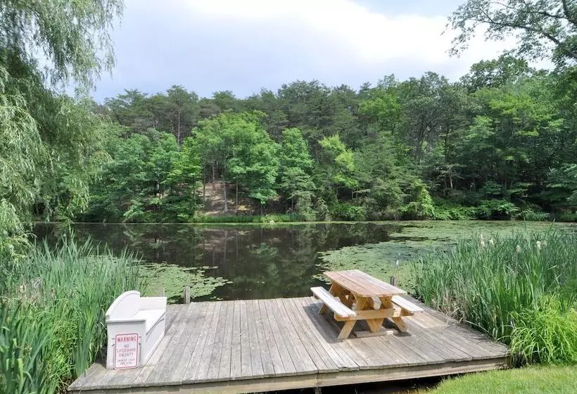 Pondview Cabin   Log Cabin Retreat