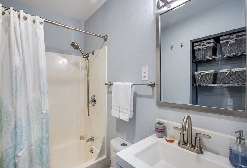 49sl Hot Tub Wifi Fireplace Sleeps 10