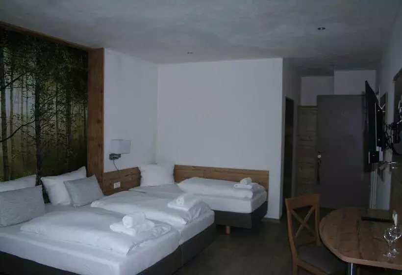 Hotelli Gästehaus Zur Lilie