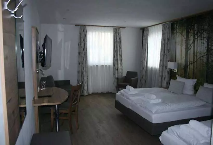 Hotelli Gästehaus Zur Lilie