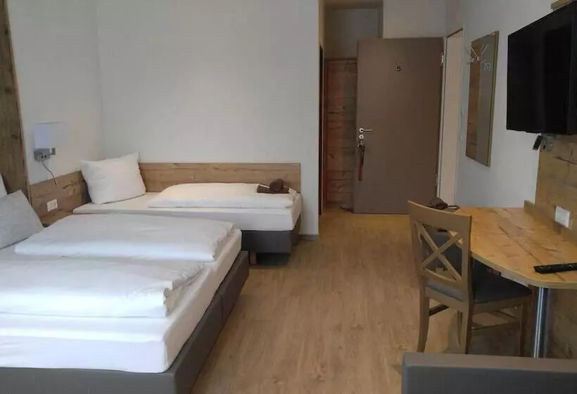 Hotelli Gästehaus Zur Lilie