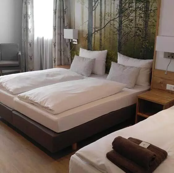 Hotelli Gästehaus Zur Lilie