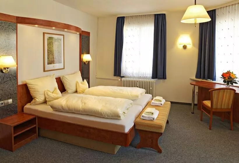 Hotelli Gästehaus Zur Lilie