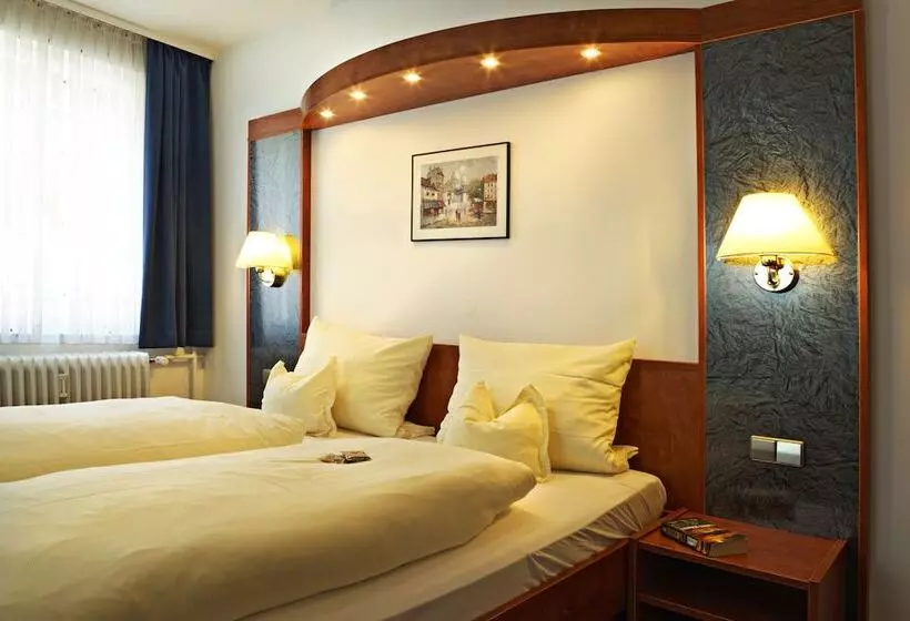 Hotelli Gästehaus Zur Lilie