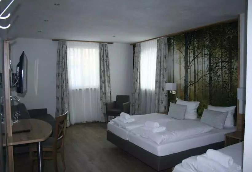 Hotelli Gästehaus Zur Lilie