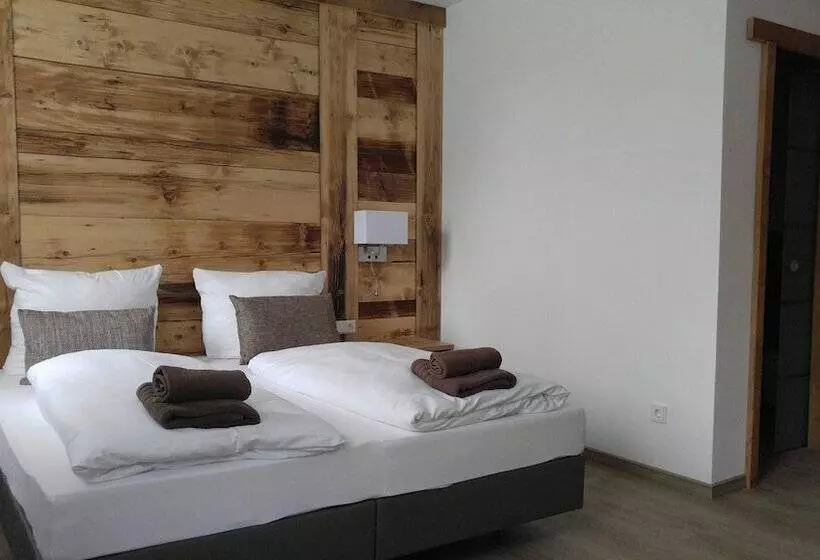 Hotelli Gästehaus Zur Lilie