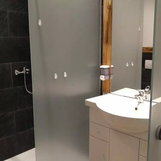 Hotelli Gästehaus Zur Lilie