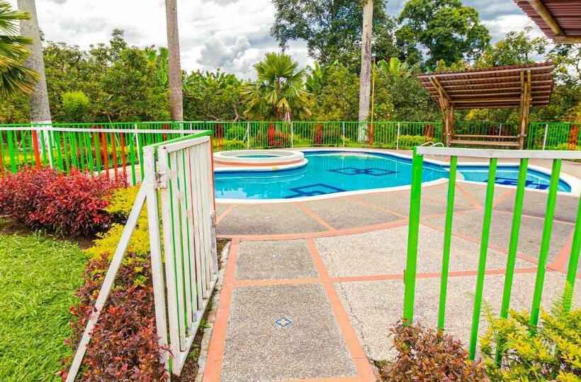 בית מלון כפרי Mundies Finca La Dorada