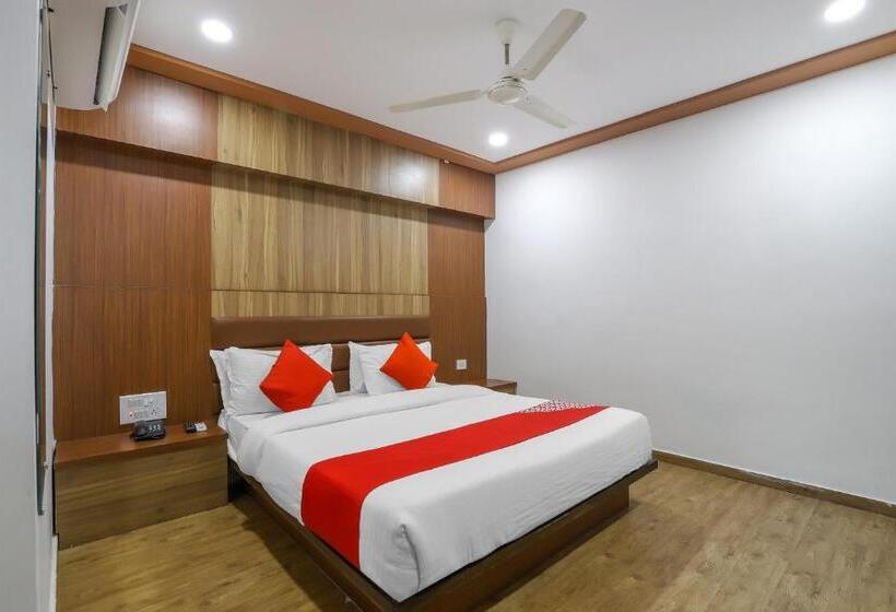 هتل Oyo 75323 Signature