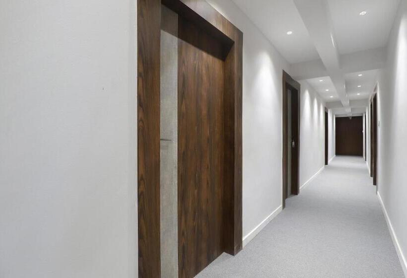 هتل Oyo 75323 Signature