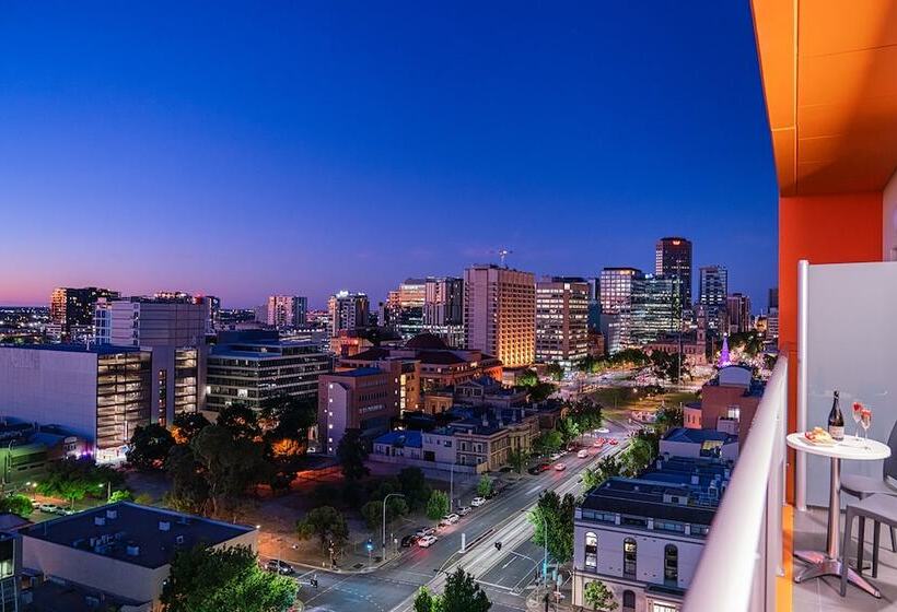 ホテル Toms Court