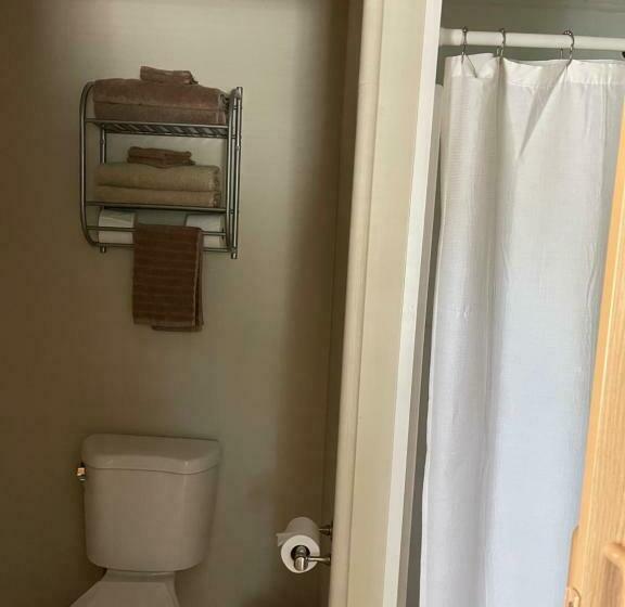 Общежитие The Ivoryton Inn