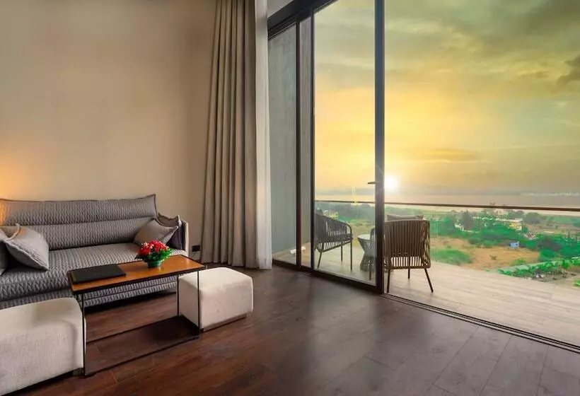 Aria Resort & Spa
