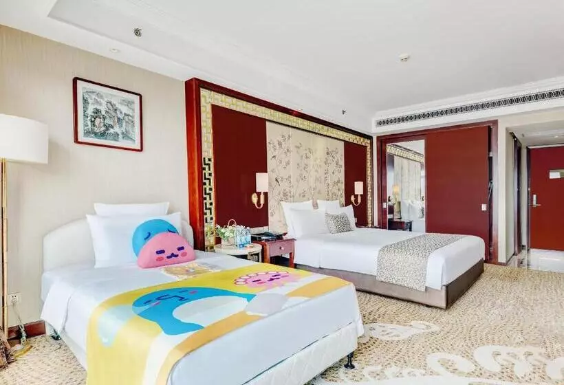 Days Hotel & Suites China Town   Metro Line 2 & Line 6   Nearby Orange Island  Wuyi Square Changsha