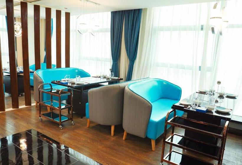 Days Hotel & Suites China Town   Metro Line 2 & Line 6   Nearby Orange Island  Wuyi Square Changsha