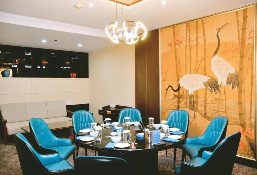 Days Hotel & Suites China Town   Metro Line 2 & Line 6   Nearby Orange Island  Wuyi Square Changsha