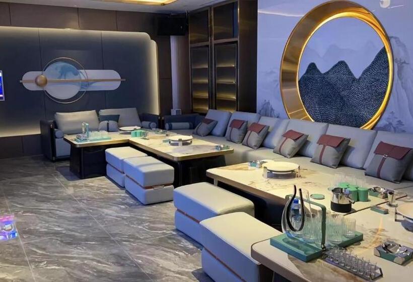 Days Hotel & Suites China Town   Metro Line 2 & Line 6   Nearby Orange Island  Wuyi Square Changsha