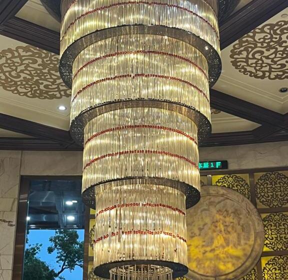 Days Hotel & Suites China Town   Metro Line 2 & Line 6   Nearby Orange Island  Wuyi Square Changsha