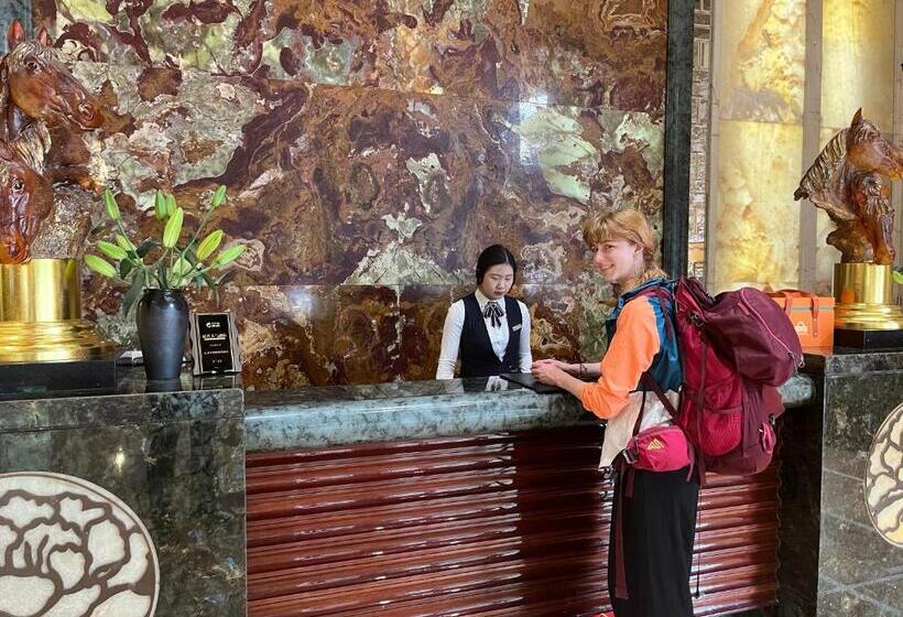 Days Hotel & Suites China Town   Metro Line 2 & Line 6   Nearby Orange Island  Wuyi Square Changsha