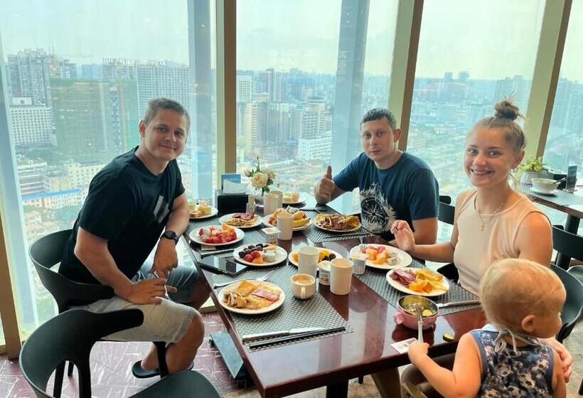 Days Hotel & Suites China Town   Metro Line 2 & Line 6   Nearby Orange Island  Wuyi Square Changsha