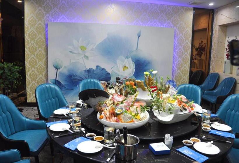 Days Hotel & Suites China Town   Metro Line 2 & Line 6   Nearby Orange Island  Wuyi Square Changsha