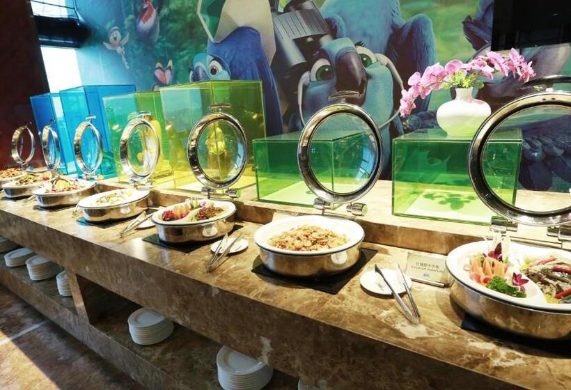 Days Hotel & Suites China Town   Metro Line 2 & Line 6   Nearby Orange Island  Wuyi Square Changsha