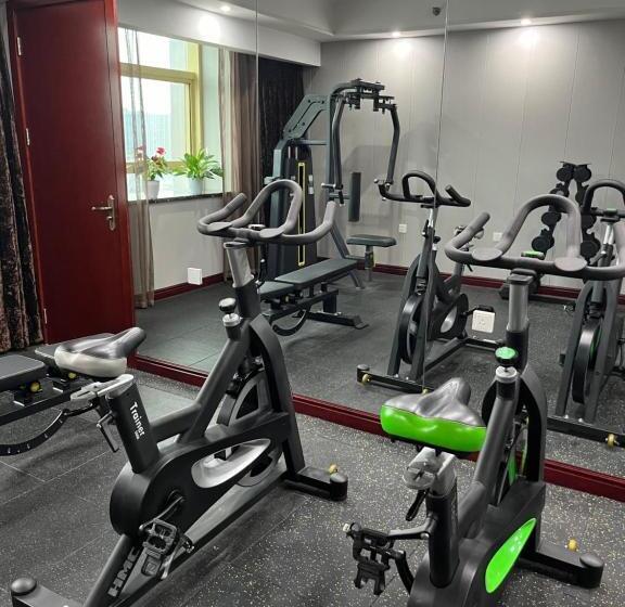 Days Hotel & Suites China Town   Metro Line 2 & Line 6   Nearby Orange Island  Wuyi Square Changsha