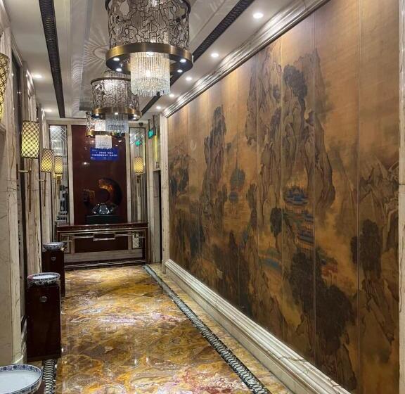 Days Hotel & Suites China Town   Metro Line 2 & Line 6   Nearby Orange Island  Wuyi Square Changsha