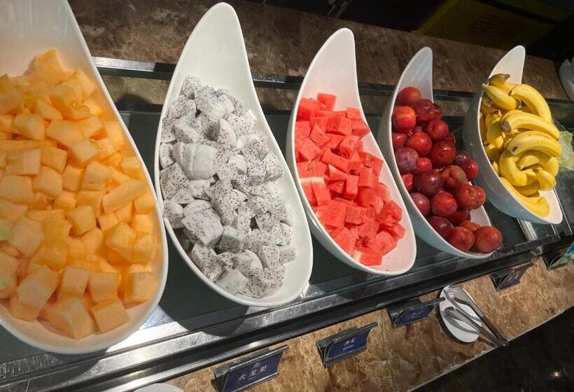 Days Hotel & Suites China Town   Metro Line 2 & Line 6   Nearby Orange Island  Wuyi Square Changsha