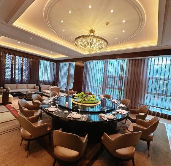 Days Hotel & Suites China Town   Metro Line 2 & Line 6   Nearby Orange Island  Wuyi Square Changsha