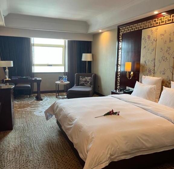 Days Hotel & Suites China Town   Metro Line 2 & Line 6   Nearby Orange Island  Wuyi Square Changsha