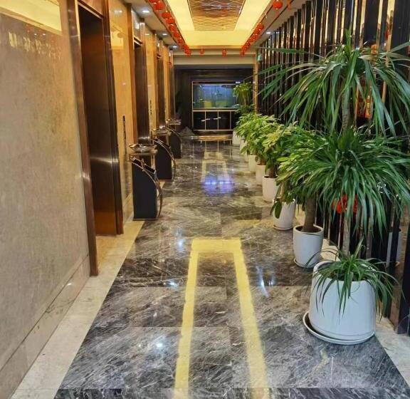 Days Hotel & Suites China Town   Metro Line 2 & Line 6   Nearby Orange Island  Wuyi Square Changsha