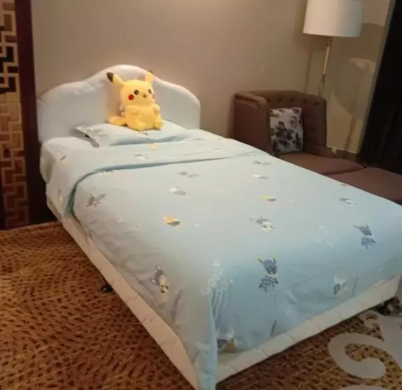 Days Hotel & Suites China Town   Metro Line 2 & Line 6   Nearby Orange Island  Wuyi Square Changsha