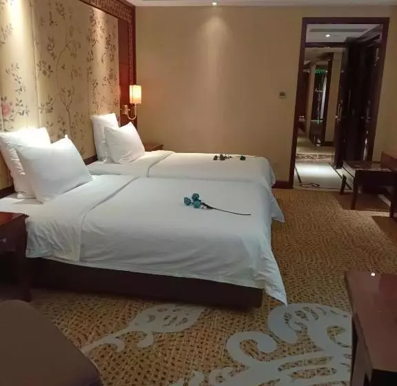 Days Hotel & Suites China Town   Metro Line 2 & Line 6   Nearby Orange Island  Wuyi Square Changsha