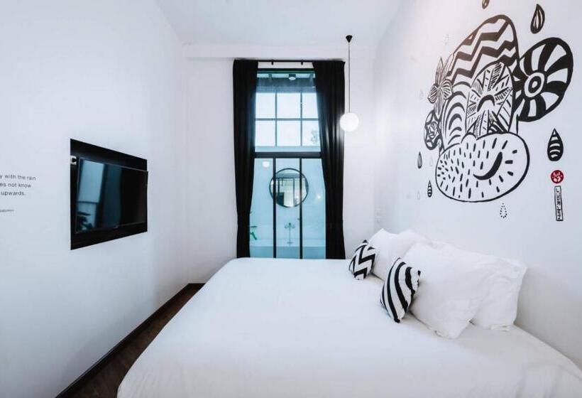 Blu Monkey Hub & Hotel Ranong