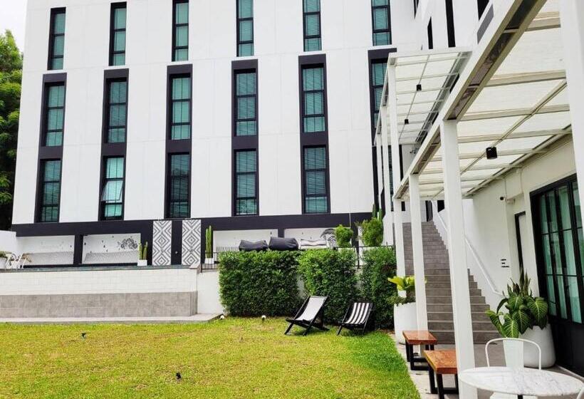 Blu Monkey Hub & Hotel Ranong