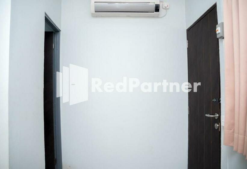 Hotel C18 At Cibaduyut Mitra Reddoorz