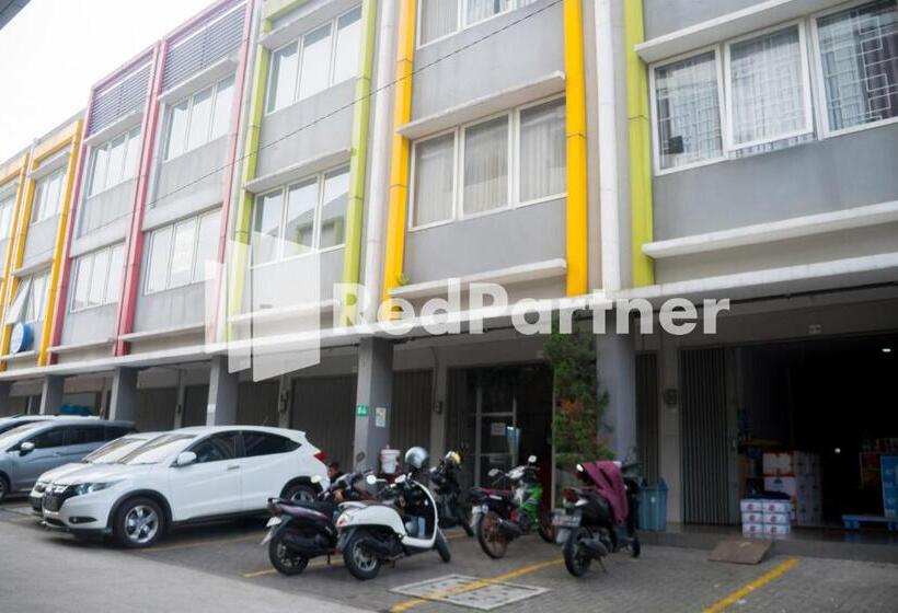 Hotel C18 At Cibaduyut Mitra Reddoorz