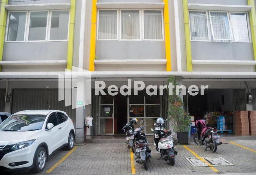 Hotel C18 At Cibaduyut Mitra Reddoorz