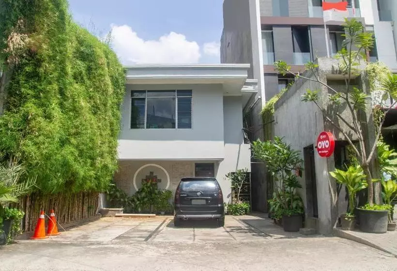 ホテル Oyo 3931 Wtc Kuningan