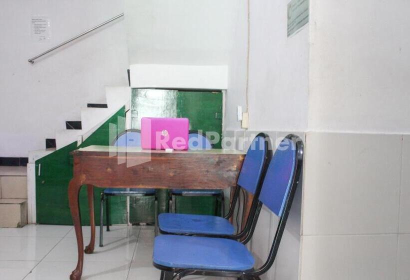 בית מלון כפרי Snow White Residence Near Grogol Mitra Reddoorz