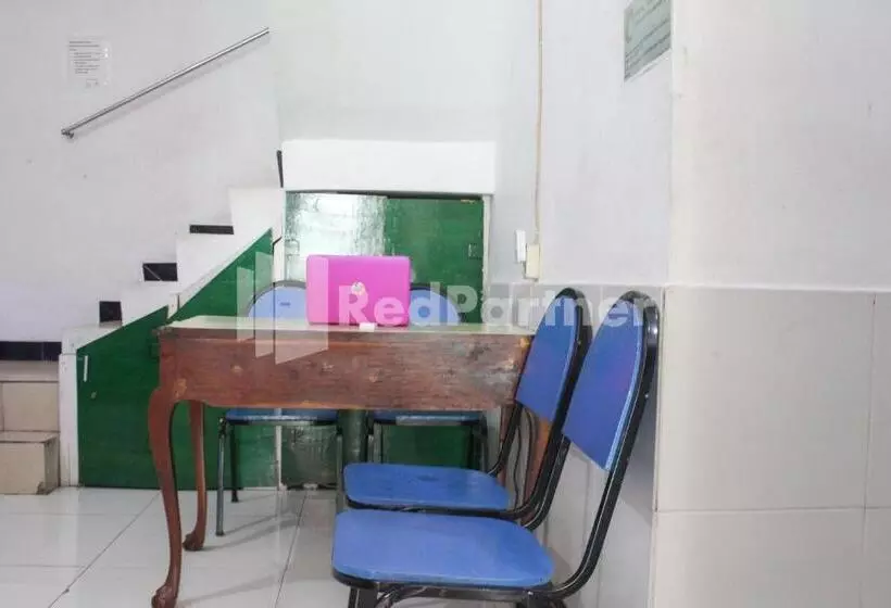 ホテル Snow White Residence Near Grogol Mitra Reddoorz